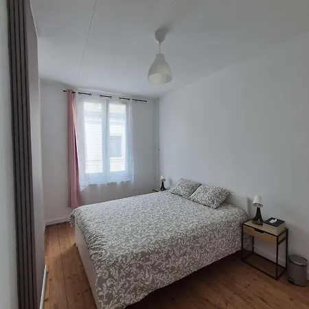 Petit Studio Dans La Rue Du Chateau Habitación en casa particular