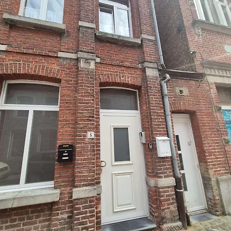 Habitación en casa particular Petit Studio Dans La Rue Du Chateau